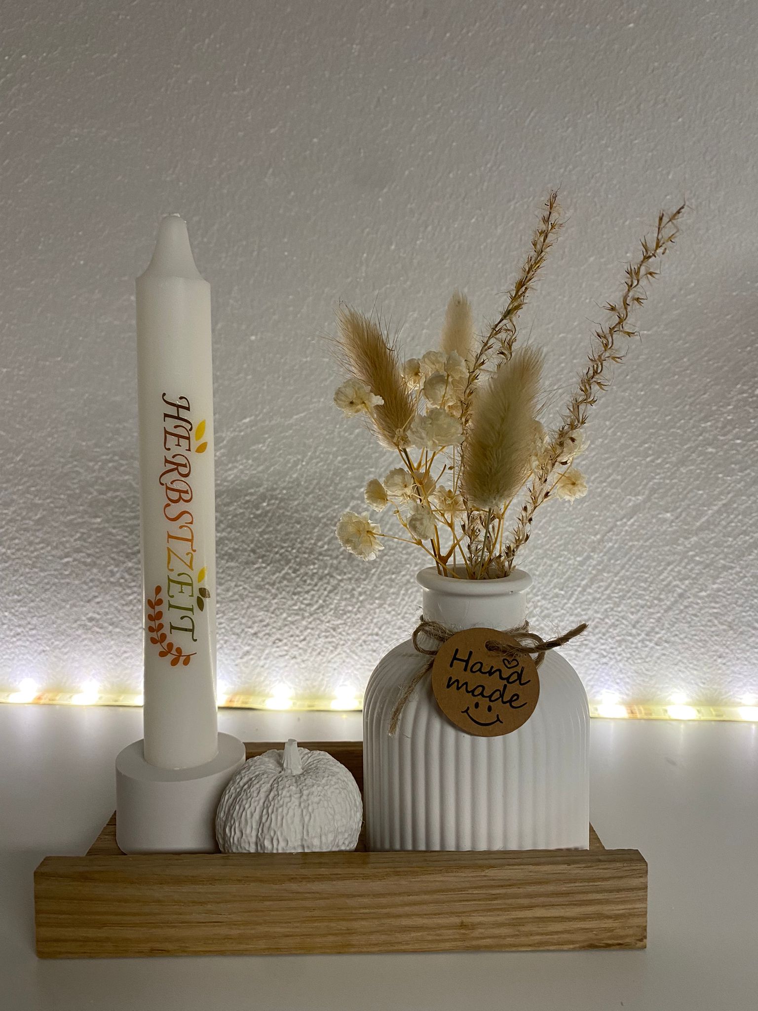 Dekoobjekt "Herbstzeit - Kerze mit Kürbis und Vase"